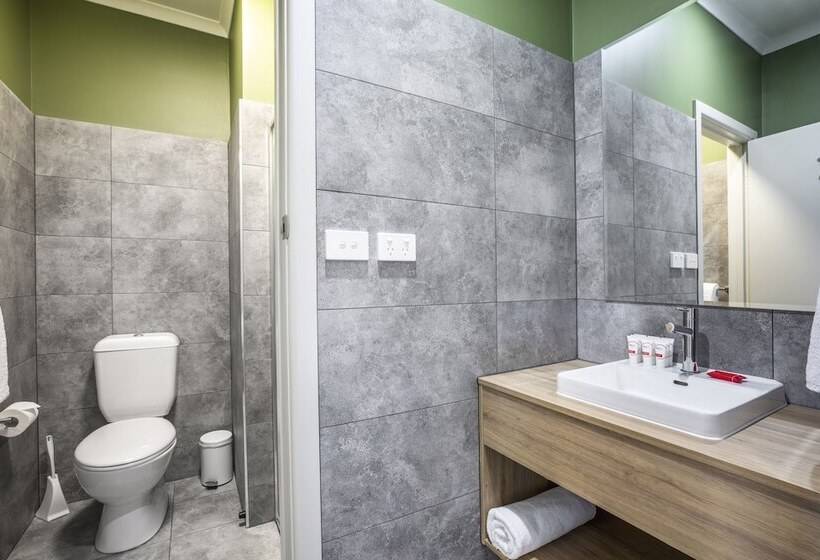 إستوديو قياسى, Nightcap At Pritchards