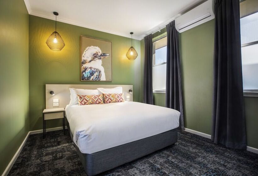 إستوديو قياسى, Nightcap At Pritchards