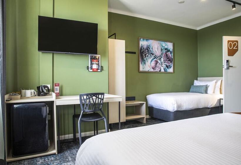 إستوديو قياسى, Nightcap At Pritchards