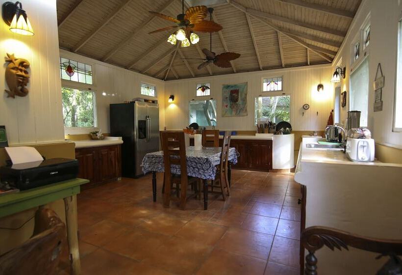 اتاق استاندارد, Tingalaya's Retreat