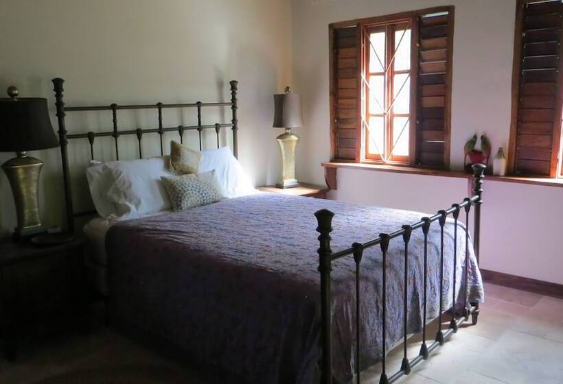 اتاق استاندارد, Tingalaya's Retreat