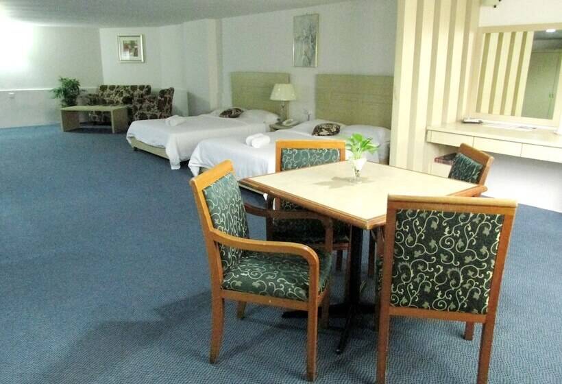 Quarto Familiar, Promenade Service Apartments