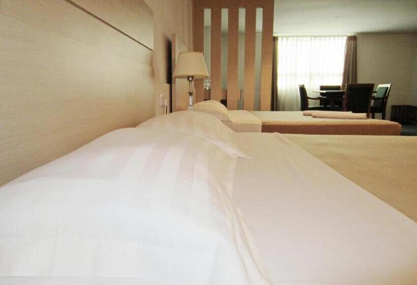 Quarto Familiar, Promenade Service Apartments