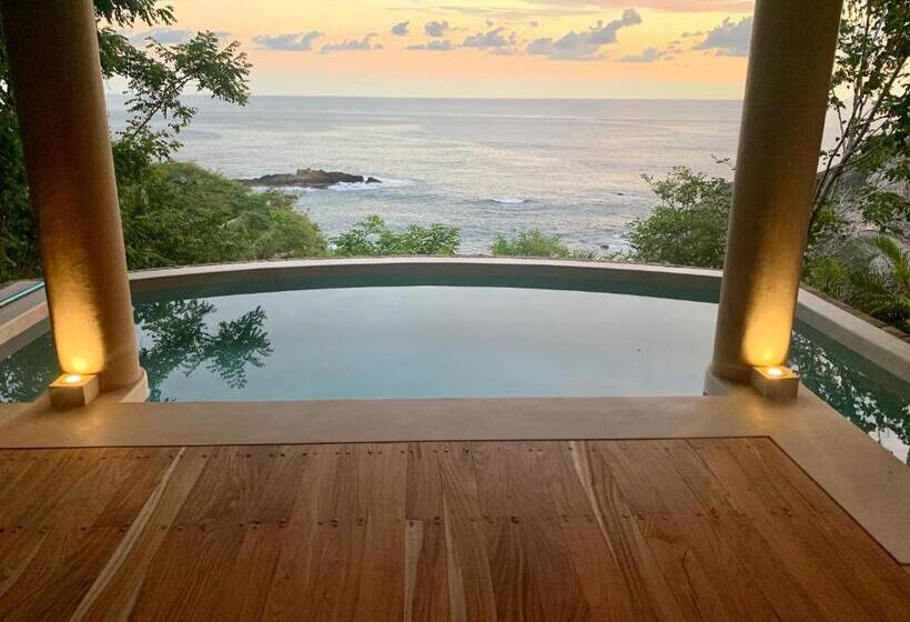 سوئیت با تخت بزرگ, Zoa Hotel Adults Only