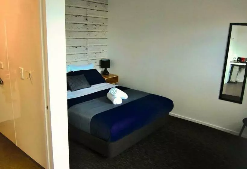 スタンダードスタジオ, Haka House Taupo