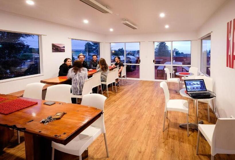 חדר מוזל מקלחת משותפת, Haka House Taupo