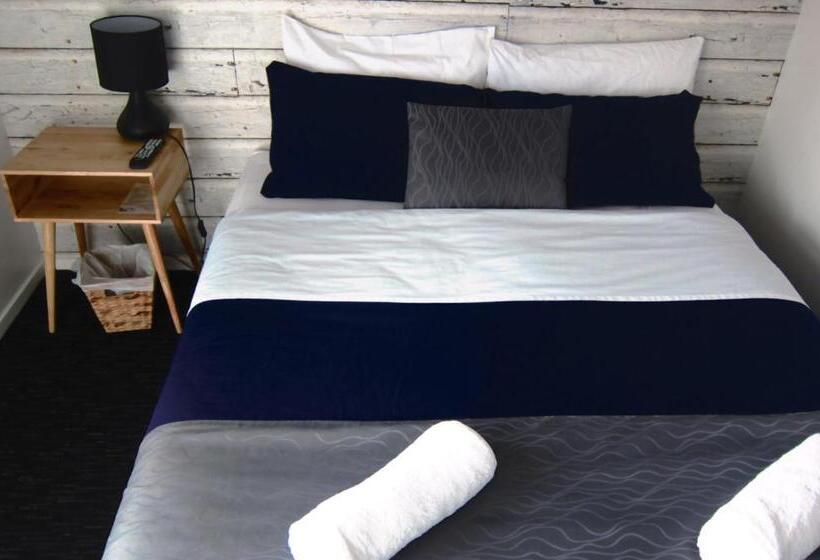 חדר מוזל מקלחת משותפת, Haka House Taupo