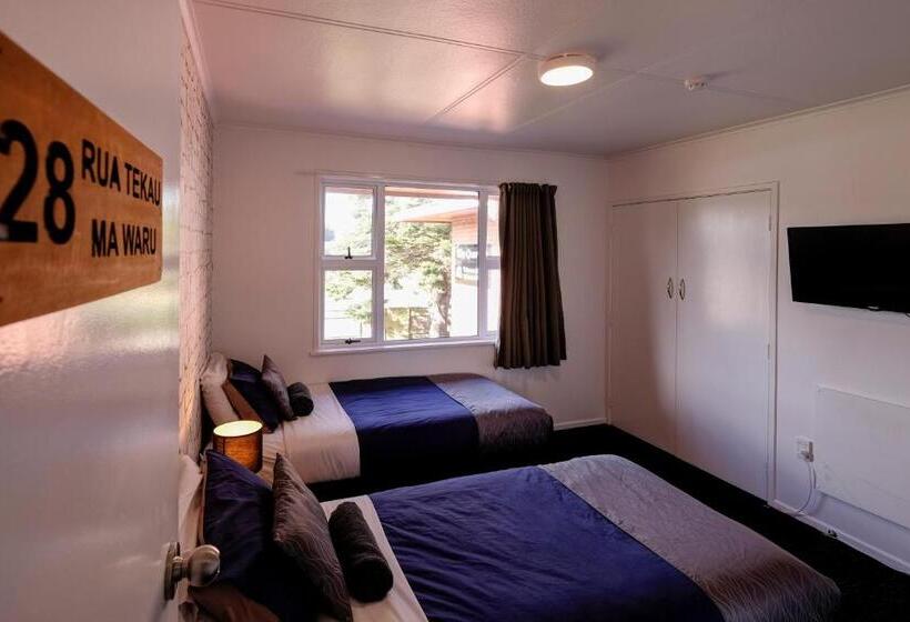 חדר מוזל מקלחת משותפת, Haka House Taupo