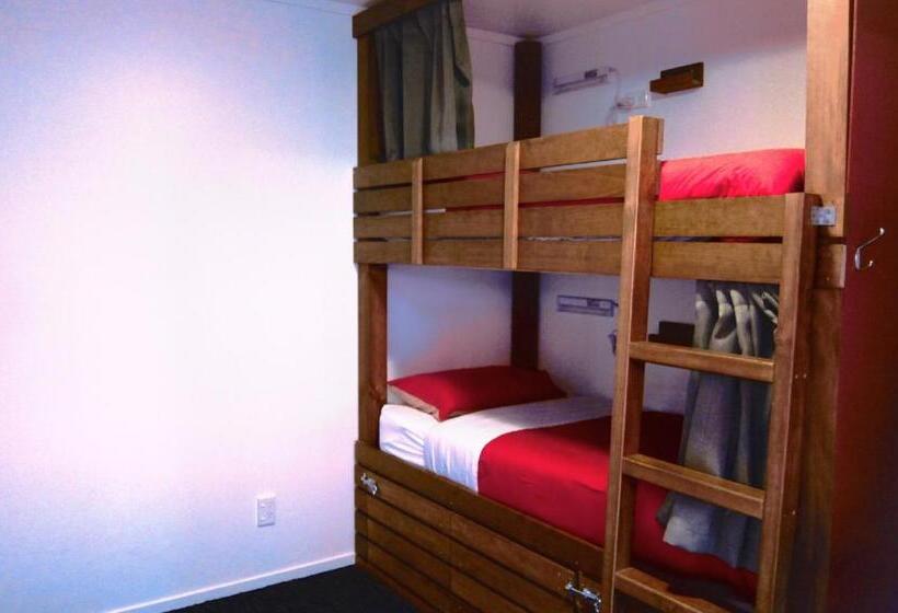 Кровать в Общей Комнате, Haka House Taupo