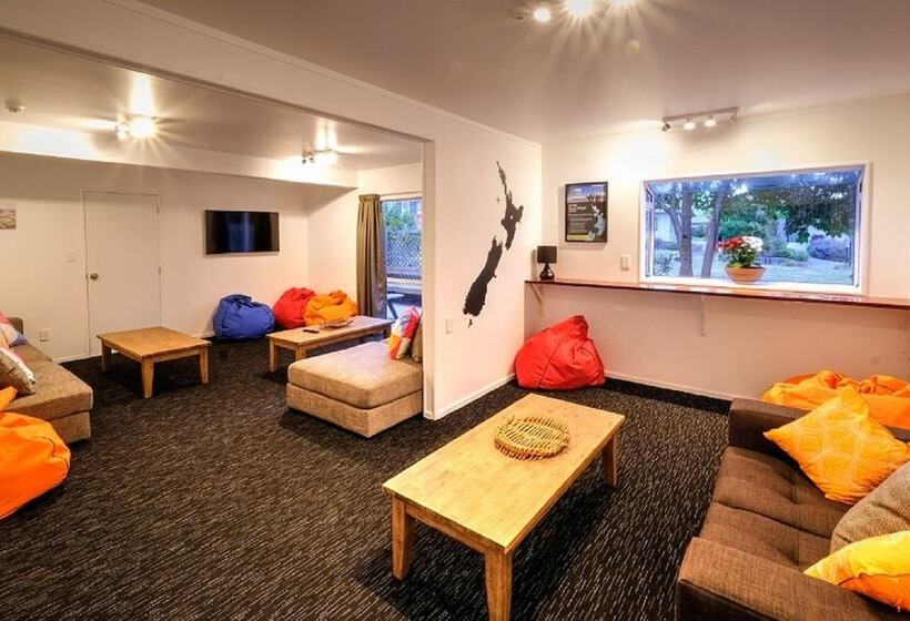 تختخواب در اتاق مشترک, Haka House Taupo
