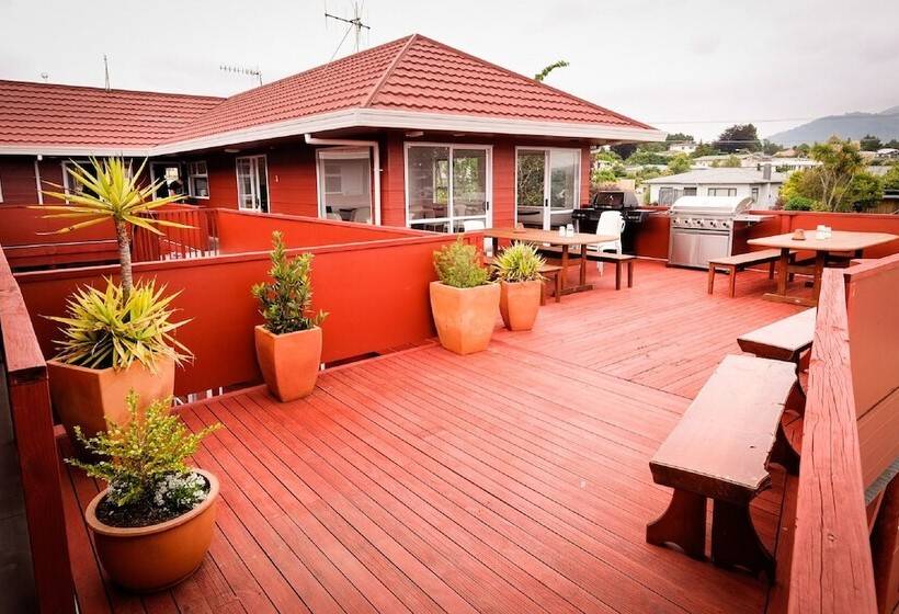 Кровать в Общей Комнате, Haka House Taupo