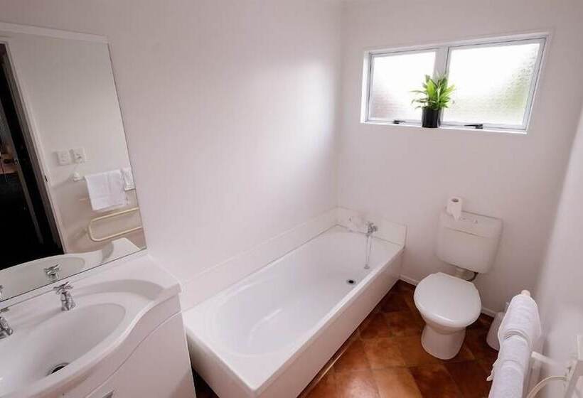 דירת חדר, Haka House Taupo