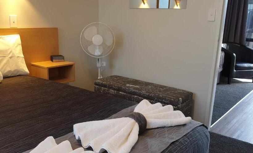 Студио Базик, Barrington House Taupo