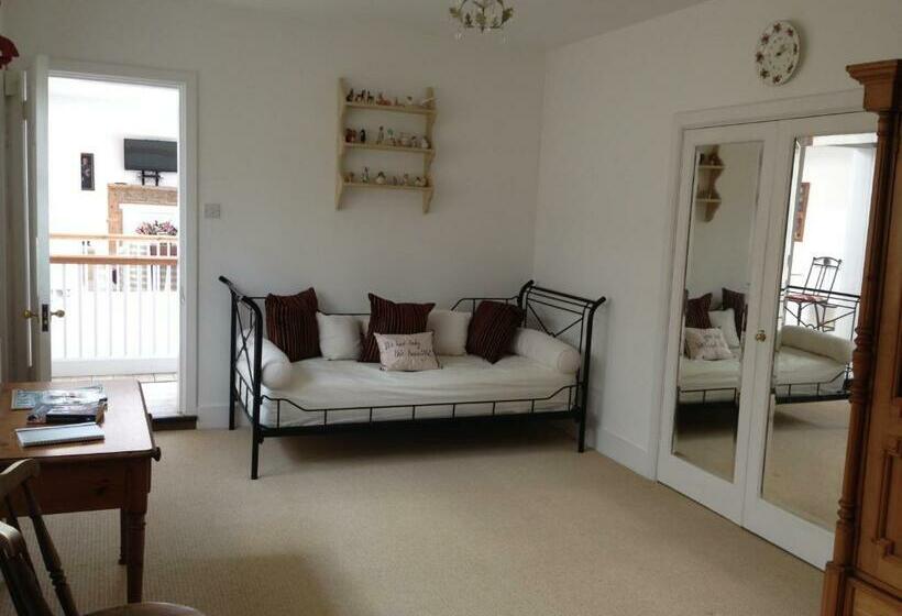 带1个卧室的顶楼公寓, Prince Hill House