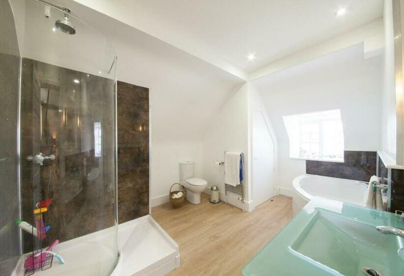 1 Bedroom Penthouse Apartment, Prince Hill House