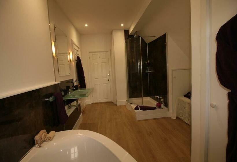 带1个卧室的顶楼公寓, Prince Hill House