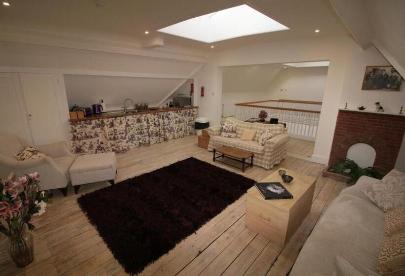 带1个卧室的顶楼公寓, Prince Hill House