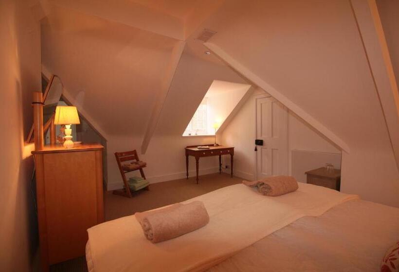 1 Bedroom Penthouse Apartment, Prince Hill House