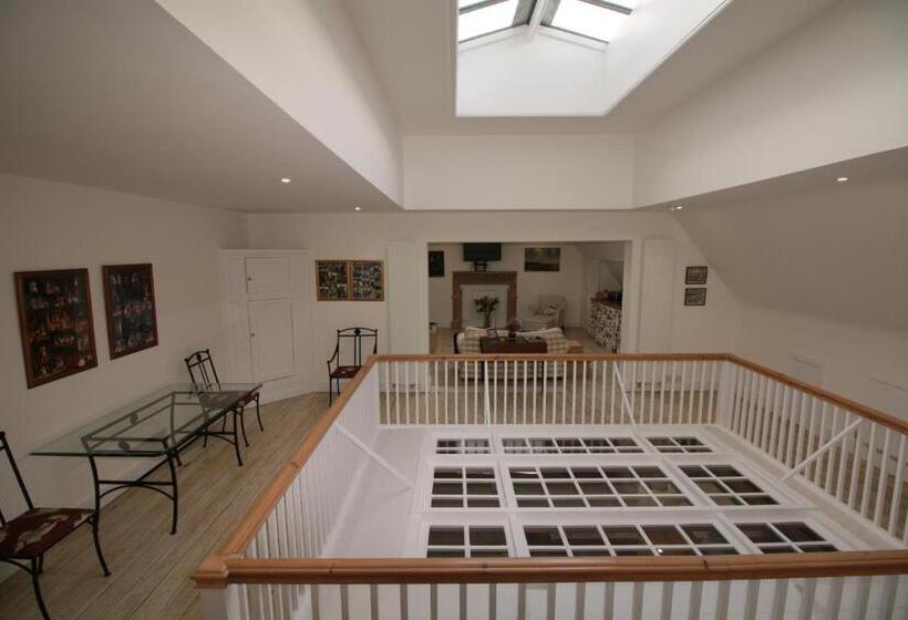 带1个卧室的顶楼公寓, Prince Hill House