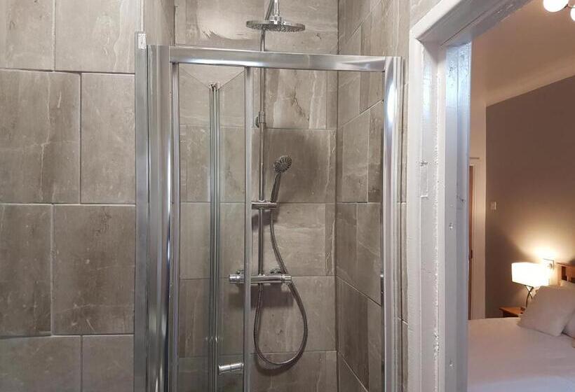 غرفة عائلية, The Craigside