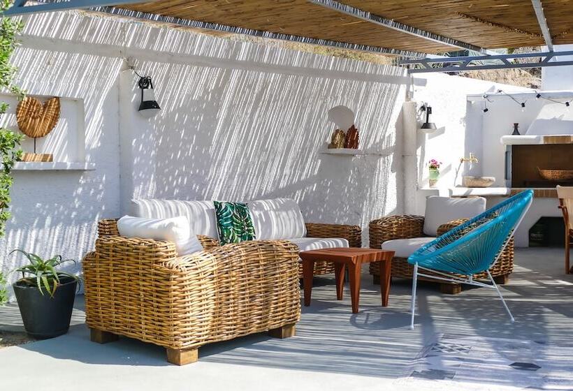 ویلای 3 خوابه با استخر, Christou Estate