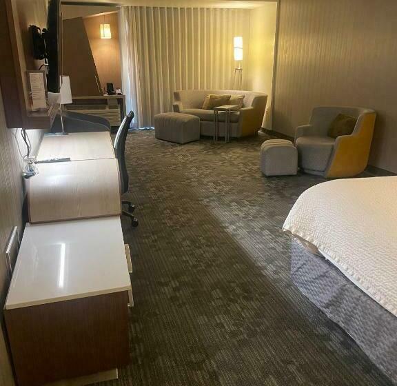 إستوديو قياسى سرير كينج, Courtyard Bay City