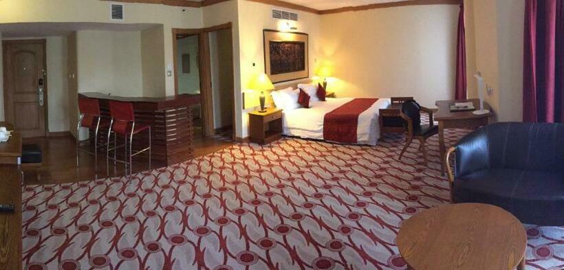 سوییت اجرایی, Golf Course