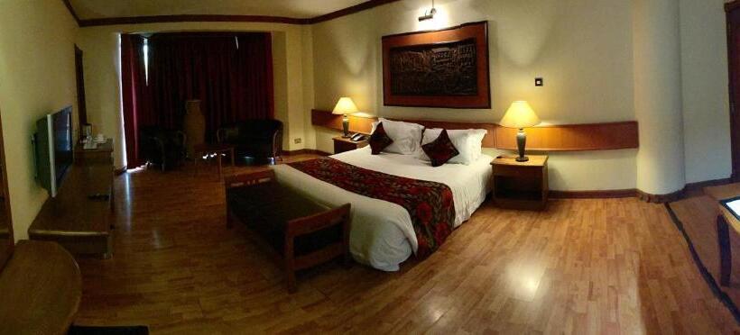 اتاق لوکس, Golf Course