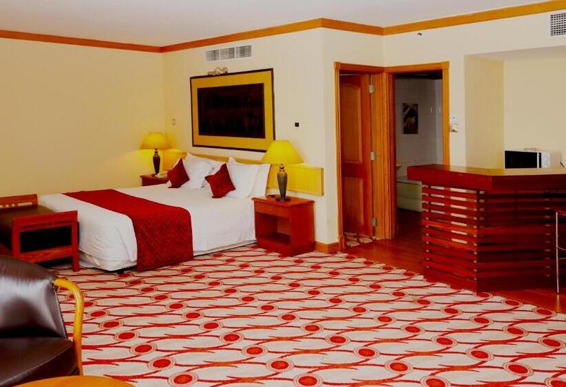 اتاق سوپریور, Golf Course