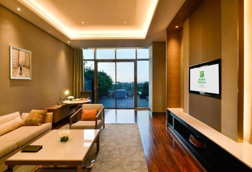 חדר סטנדרט עם מיטת קינג, Holiday Inn Haikou West Coast By Ihg