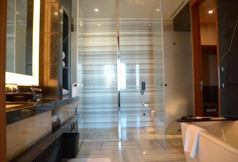 Deluxe Suite King Bed, Hyatt Regency, Changchun