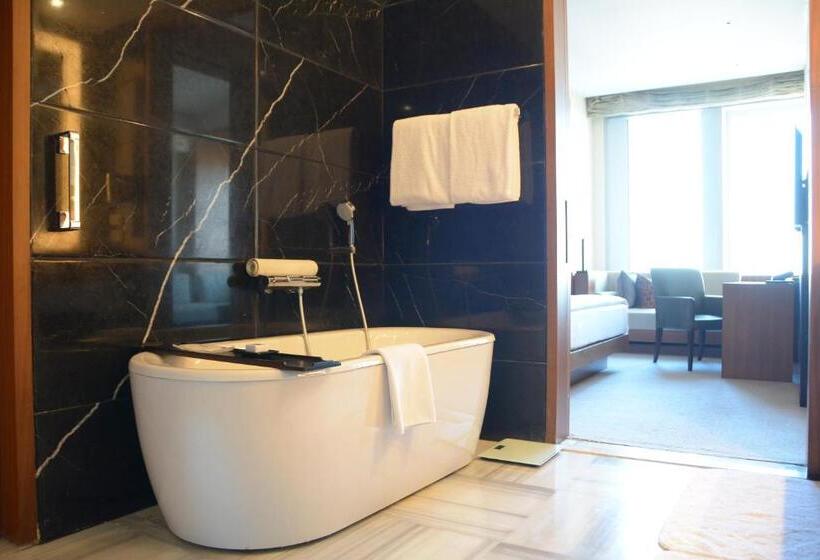 Deluxe Suite King Bed, Hyatt Regency, Changchun