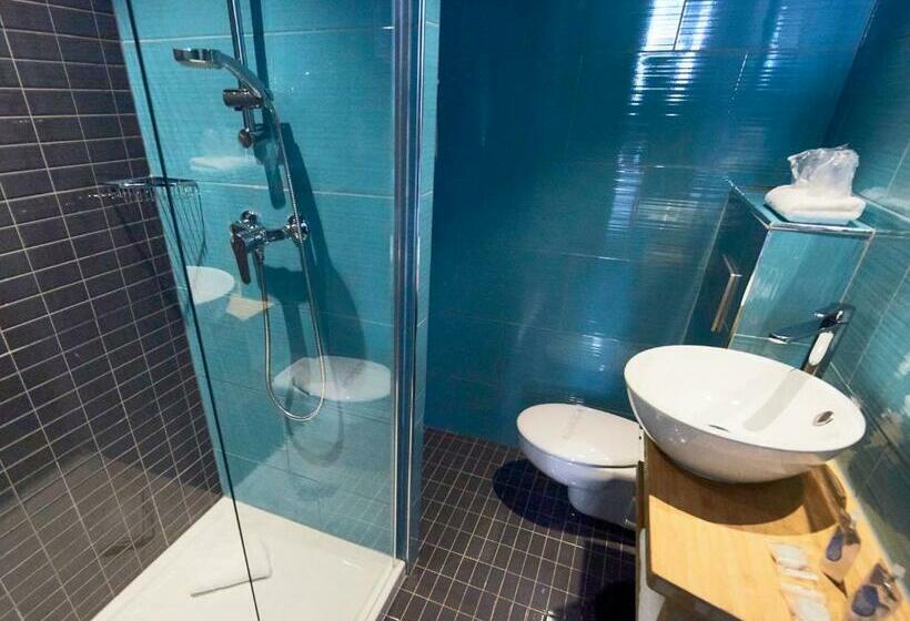 غرفة قياسية ثلاثية, Kyriad Marseille Blancarde Timone