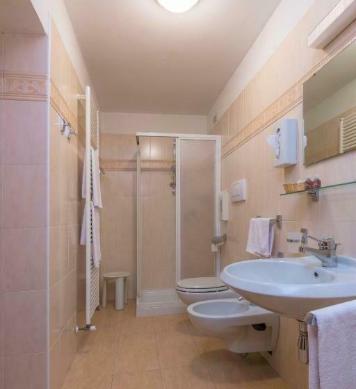 חדר סטנדרט לשלושה עם מרפסת, Ramon