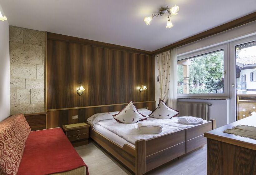 חדר סטנדרט לשלושה עם מרפסת, Ramon