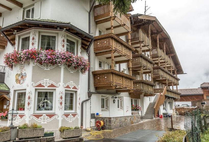 חדר סטנדרט לשלושה עם מרפסת, Ramon