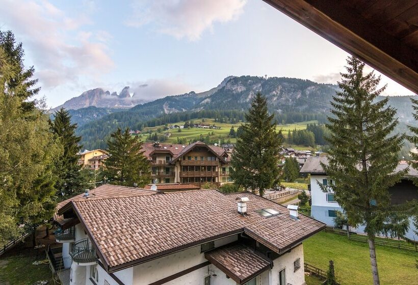 חדר סטנדרט לשלושה עם מרפסת, Ramon