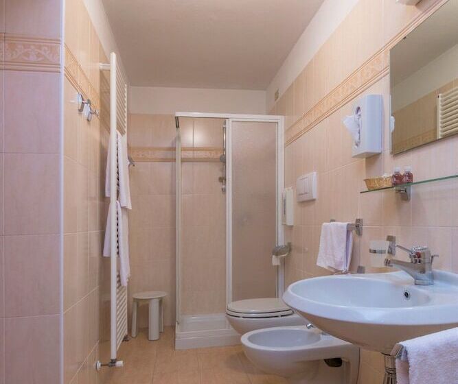 バルコニー付きスタンダードトリプルルーム, Ramon