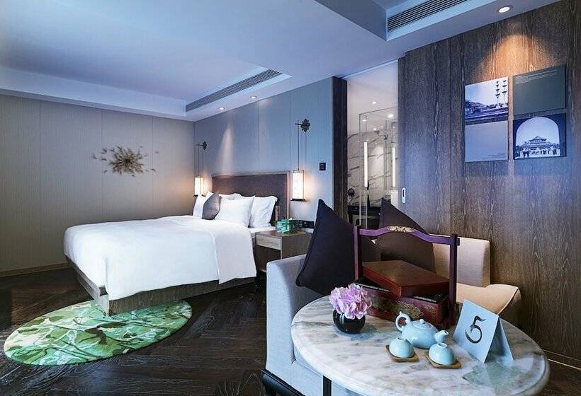 Президентский Люкс, Ln Hotel Five