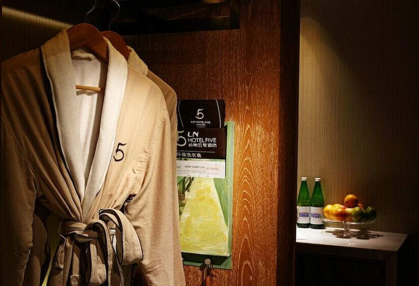 이그제큐티브 스위트, Ln Hotel Five