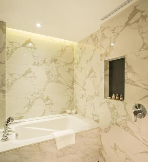 이그제큐티브 스위트, Ln Hotel Five