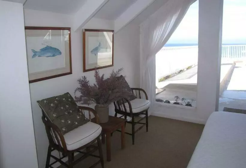 メゾネットスイート, The Pink Lodge On The Beach