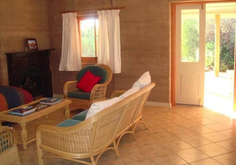 家庭间, Wooleen Station