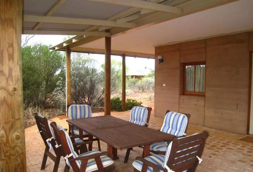 ファミリールーム, Wooleen Station