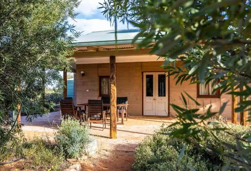 ファミリールーム, Wooleen Station