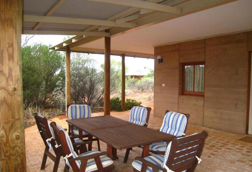 标准间, Wooleen Station