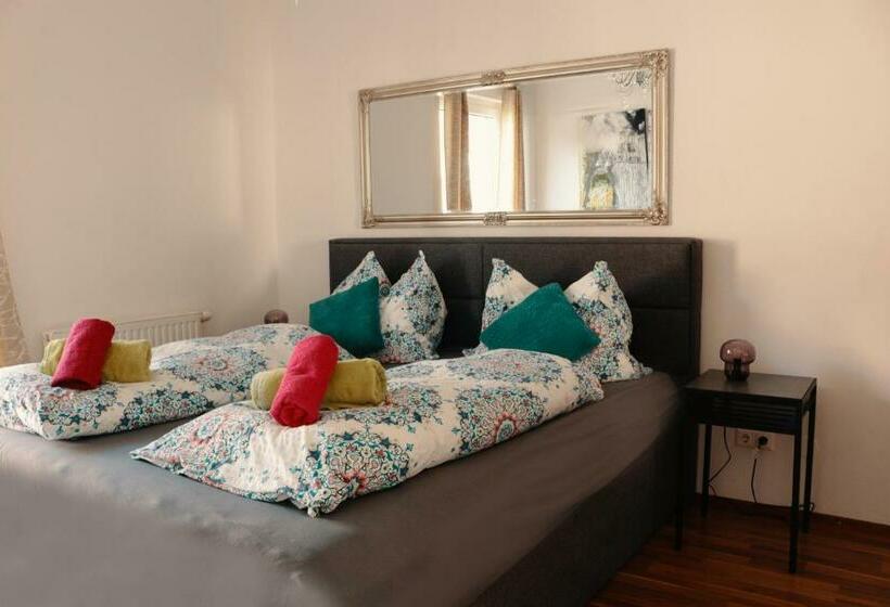 דירה בת חדר שינה 1 עם מרפסת, Vienna Airport Residences