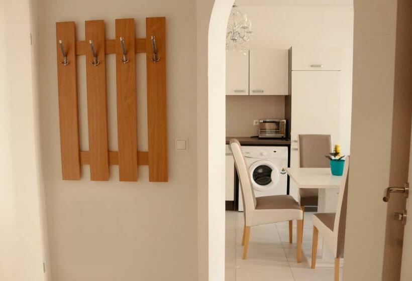 דירה בת חדר שינה 1 עם מרפסת, Vienna Airport Residences