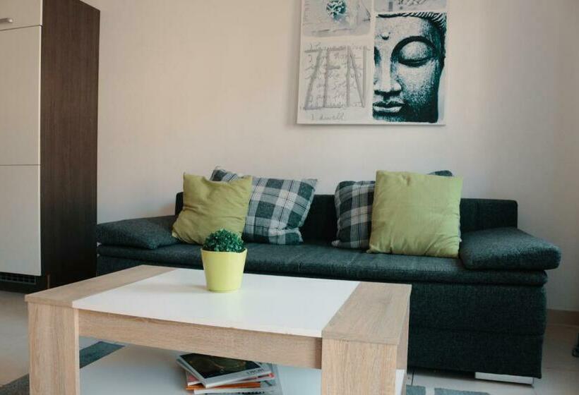 דירה בת חדר שינה 1 עם מרפסת, Vienna Airport Residences