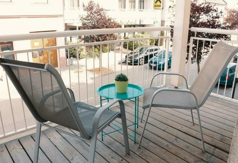 דירה בת חדר שינה 1 עם מרפסת, Vienna Airport Residences